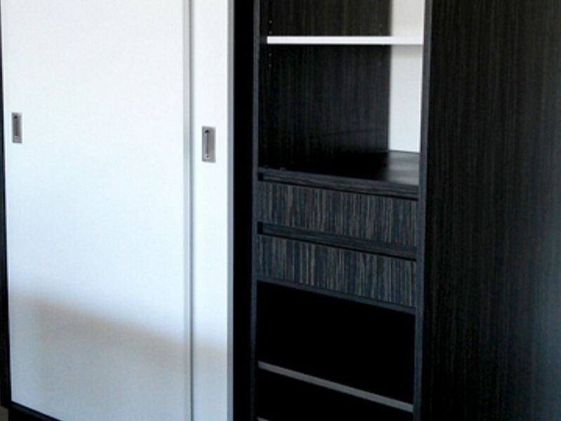 Closet Moderno Negro Mobelart en San Salvador 