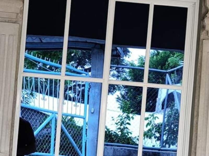 Ventana corrediza blanca en Ilobasco