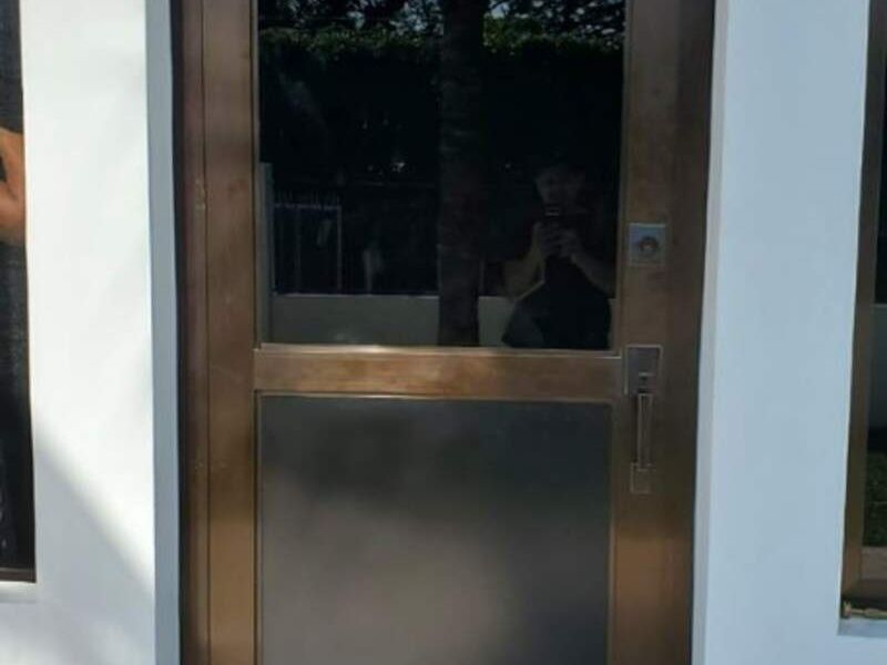 Puerta aluminio en San Antonio