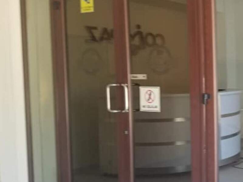 Puertas dobles en San Ignacio