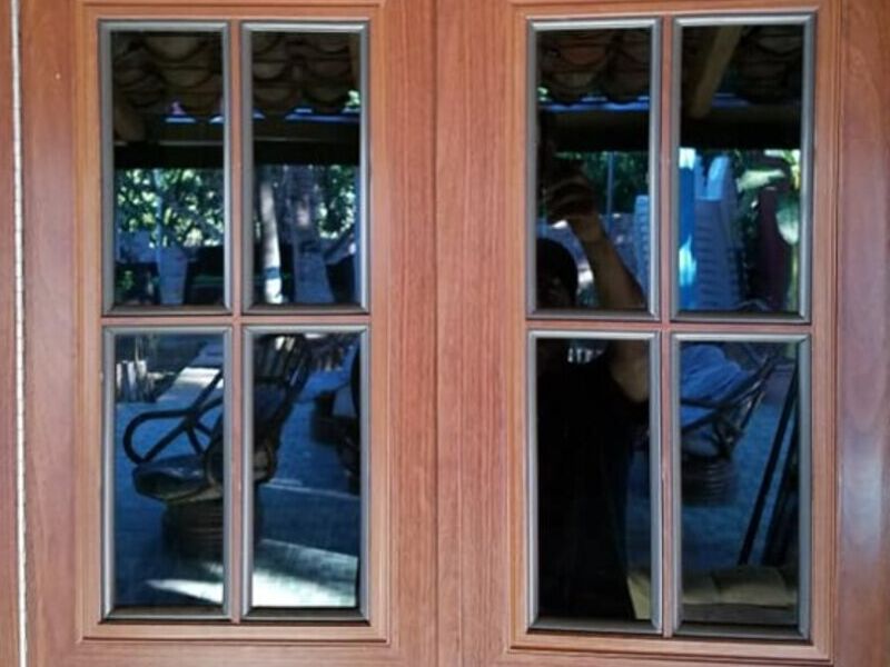Ventana imitación madera en San Ignacio