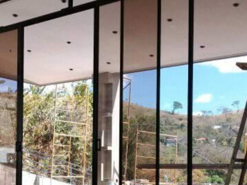 Fachada de cristal en Antiguo Cuacatlán
