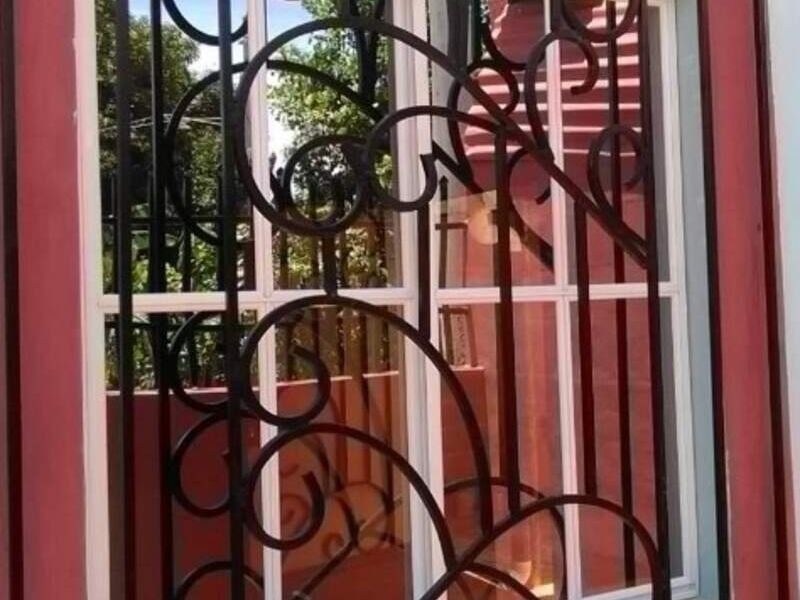 Ventana corrediza cuadriculada Quezaltepeque