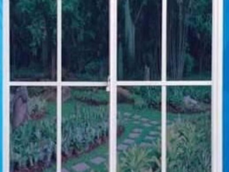 Ventana abatible en Quezaltepeque