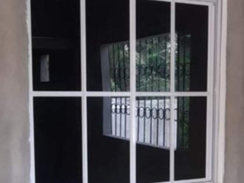 Ventana francesa cuadriculadas en San Miguel