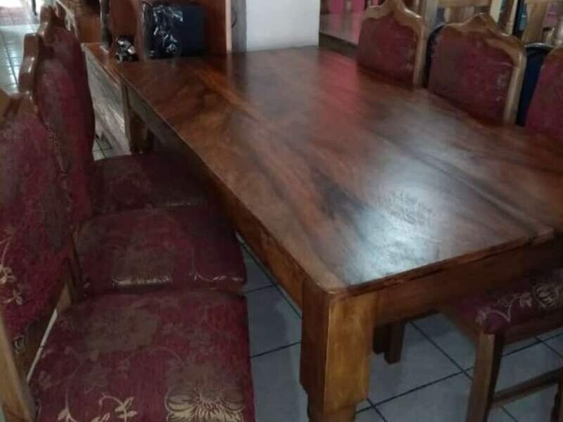 Juego de comedor en Quezaltepeque