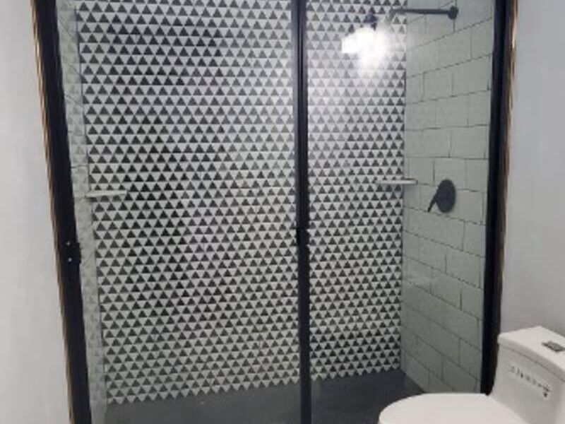 Cortina de baño esmerilada H & V en Anamorós