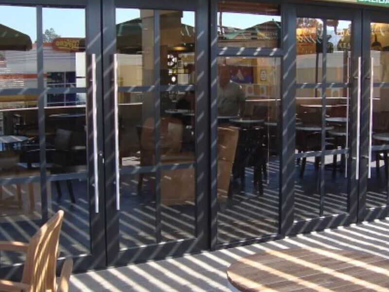 Puertas dobles en San Salvador