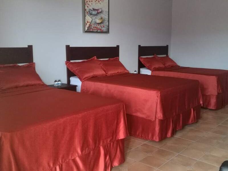 Juego Sábanas Rojas Santa Ana