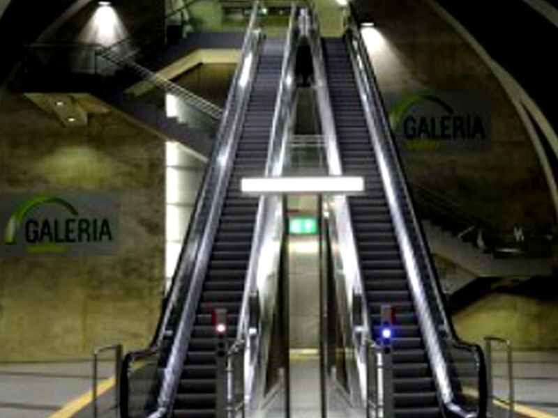 Escaleras mecánicas victoria El Salvador