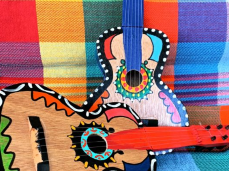 Guitarra artesanal Nahuizalco